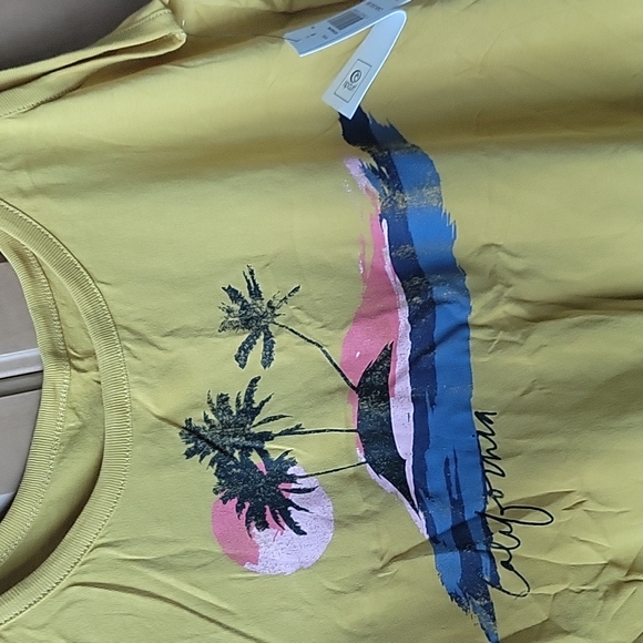 RIPCURL Top- Size M - Picture 2 of 4